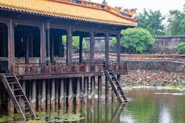 Tu Dük 'ün Mezarı