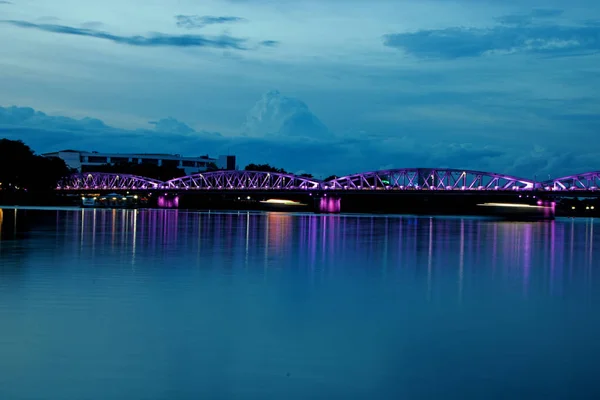 Perfume rio e Truong Tien ponte — Fotografia de Stock