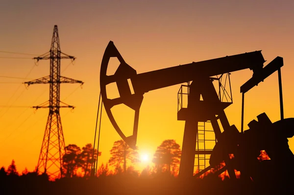 Endüstriyel manzara. Petrol Sahası.