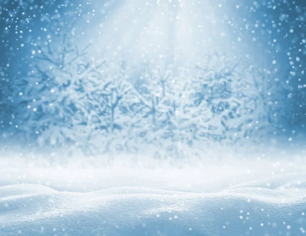 Kış arka plan ile snowdrifts tebrik kartı için. Noel, yatay, snowdrifts ve çam dalları Frost.