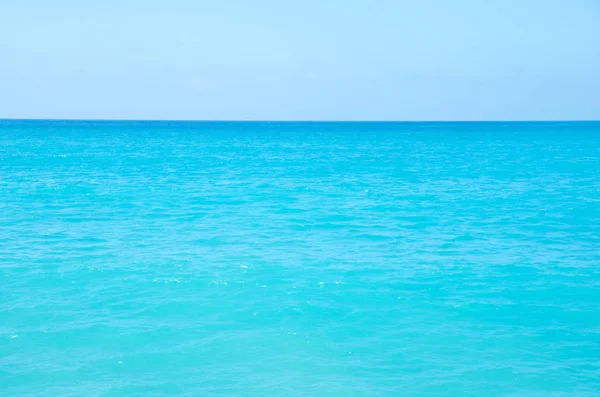 Landschaft Mit Azurblauem Meer Und Blauem Himmel — Stockfoto