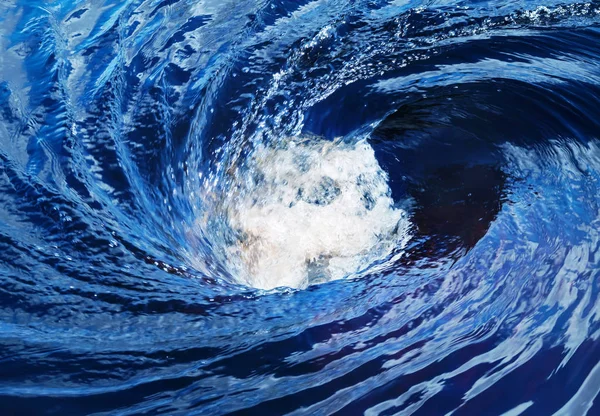 Der Reißende Whirlpool Auf Der Oberfläche Des Tiefen Flusses — Stockfoto