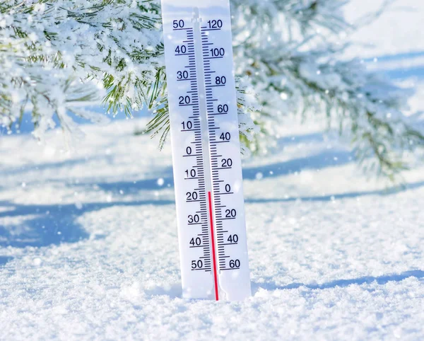 Winter Winter Achtergrond Met Thermometer Sneeuw Frosty Dag — Stockfoto