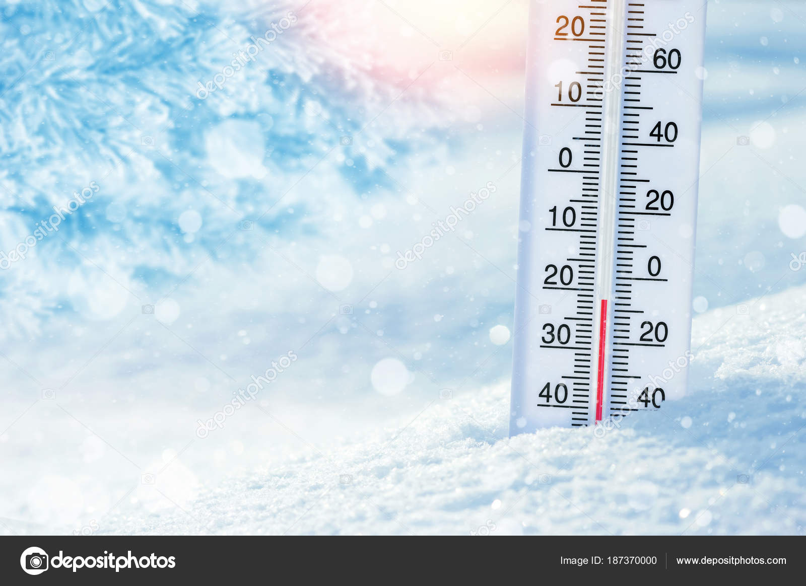 Мороз 25 градусов. Мороз градусник -30. Низкая температура. Термометр с низкой температурой. Термометр зимой.