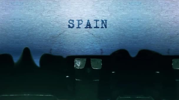 Espanha palavras Digitando em uma folha de papel com uma velha máquina de escrever vintage . — Vídeo de Stock
