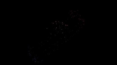 Havai fişekler Gece Gökyüzünü Canlandırır