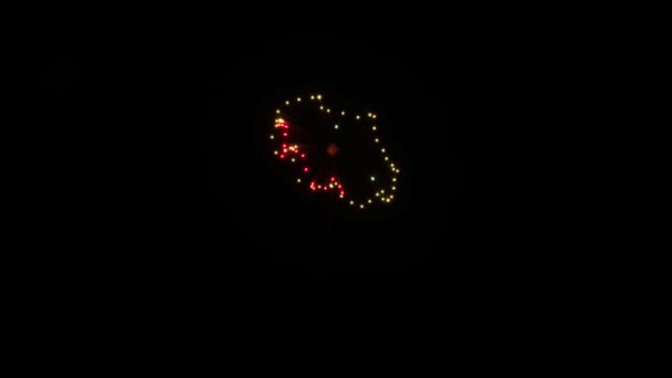 다채 로운 불꽃놀이 밤 하늘을 배경으로 한 폭발 광선 애니메이션. — 비디오