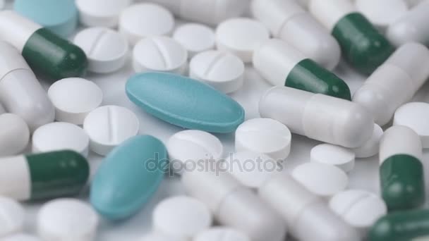 White green pills rotate on a white background — Stock Video