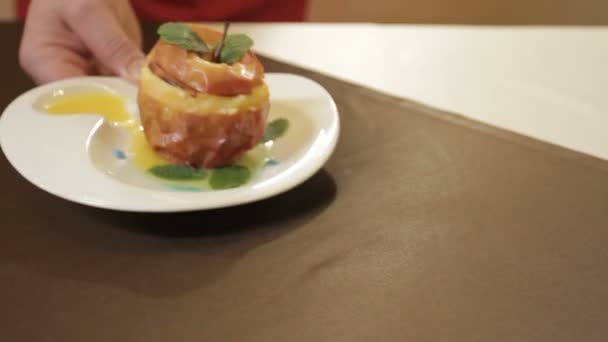 Apple baked with honey for a snack, on a table — Stock Video