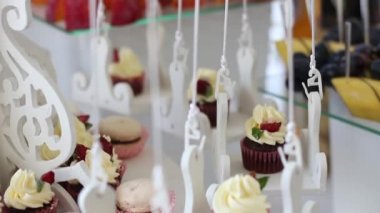 Parti shabby Chic kutlama pastası ve Cupcakes