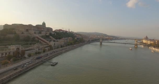 Chain bridge and Buda Castle, Aerial view of Budapest in Sunrise. Budapest, Hungary — Stock Video