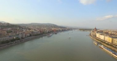 Zincir köprü Budapest City yukarıda uçan hava