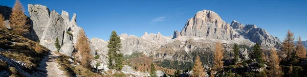 Vista panorámica de las montañas rocosas —  Fotos de Stock