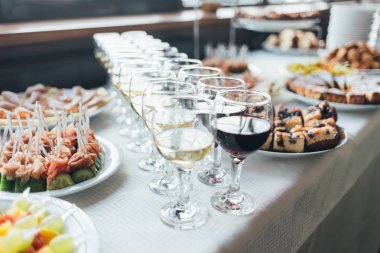 Güzel Ziyafet tablo ile soğuk aperatifler servis