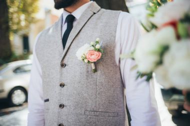 Erkekler için yaka çiçeği