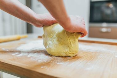 Fırında kadın eli ile para kazanıyordum.