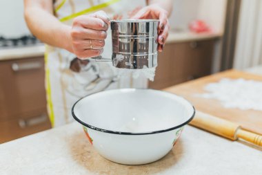 Eller kadınlarda elenmiş un