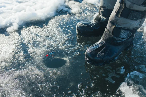 Pesca no gelo. Pesca de Inverno — Fotografia de Stock