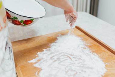 Fırında kadın eli ile para kazanıyordum.