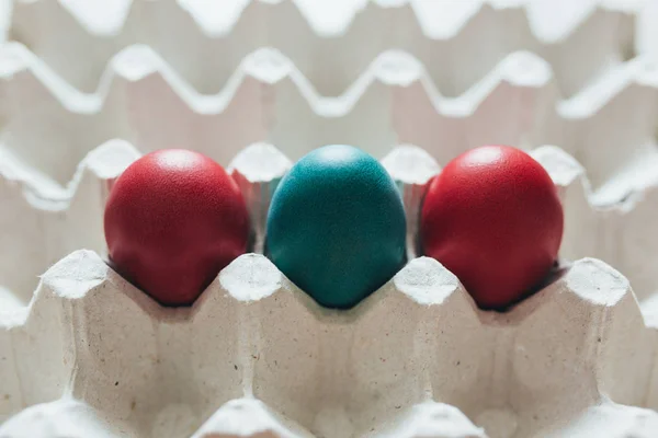 Easter eggs of different colors in tray — Stock Photo, Image