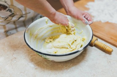 Fırında kadın eli ile para kazanıyordum.