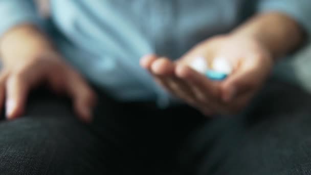 Mans hand holds multi-colored pills, tablets, dietary supplements — Stock Video