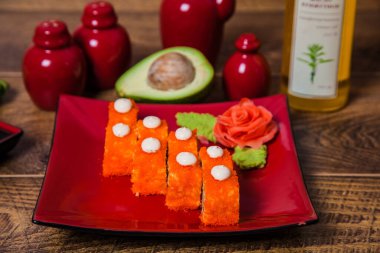 Güzel suşi setleri ve rulo setleri.