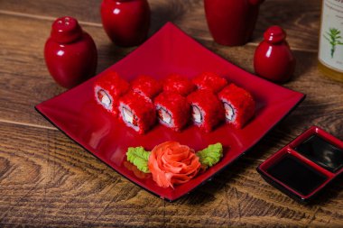 Güzel suşi setleri ve rulo setleri.