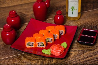 Güzel suşi setleri ve rulo setleri.