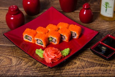 Güzel suşi setleri ve rulo setleri.