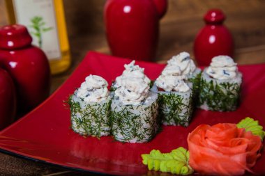 Güzel suşi setleri ve rulo setleri.