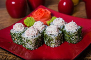 Güzel suşi ve rulo,
