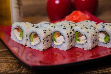 Güzel suşi setleri ve rulo setleri.