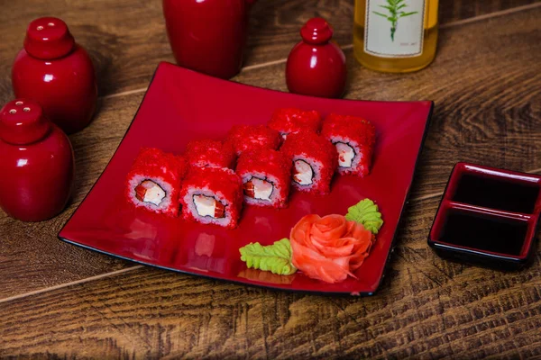 Güzel suşi setleri ve rulo setleri.