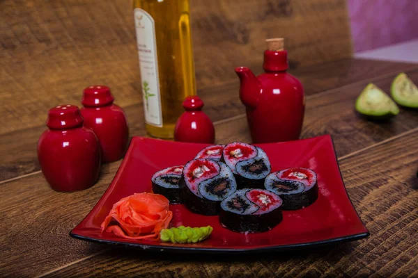 Güzel suşi setleri ve rulo setleri.