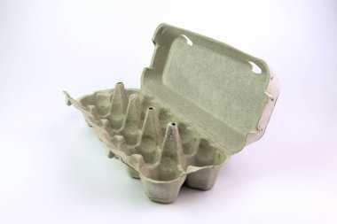 Beyaz bir arka plan üzerinde yumurta için boş ambalaj