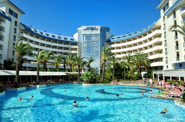 Side, Türkiye - 16 Nisan 2014: 5 yıldızlı lüks otel Crystal Admiral Resort Side. Popüler bir turistik yer.