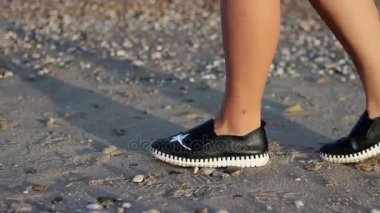 Azak Denizi karşı arka plan, dalgalar deniz kıyısında kızdır