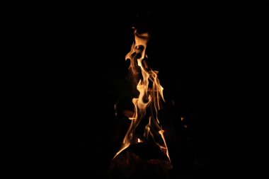 Sahilde sıcak yaz geceleri kamp bir yerde