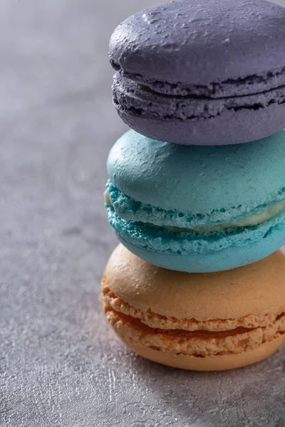 Differnt color macaroons on a marble background — Stock Photo, Image