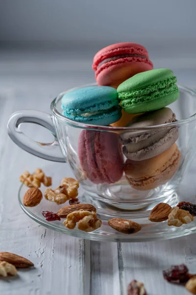 Differnt color macaroons in a tea cup — Stock Photo, Image