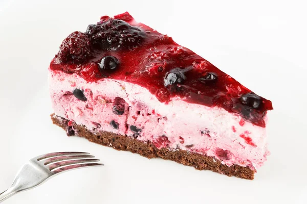 Παρφέ νόστιμα κέικ με wildberries, κακάο βαθμίδα και γλάσο ζελατίνας — Φωτογραφία Αρχείου