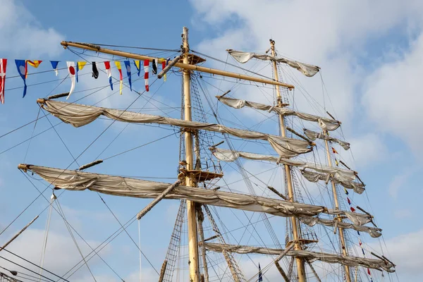 Masten en tuigage van een zeilschip — Stockfoto