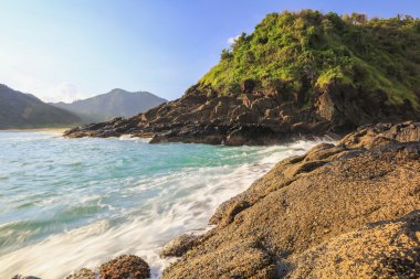 Doğal taş ve blue sky adlı Lombok