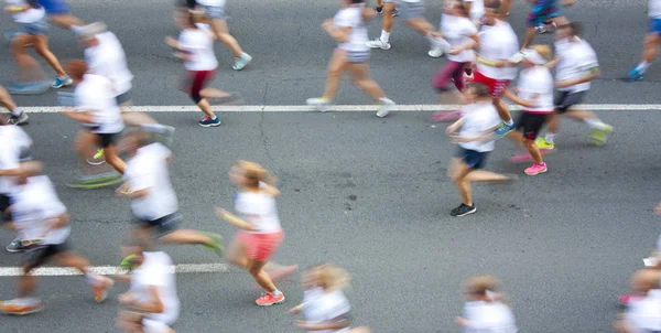 Meia maratona nas ruas da cidade — Fotografia de Stock