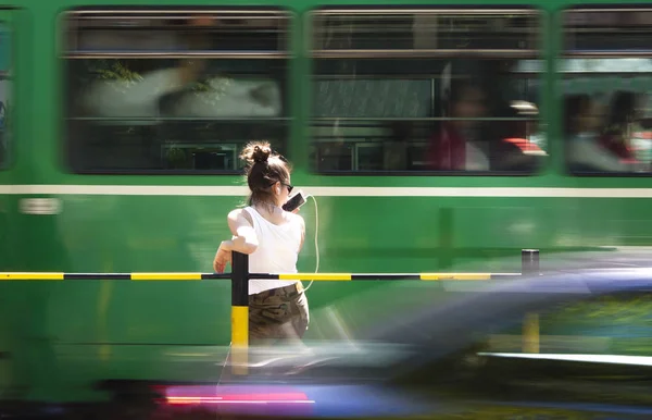 Teenage girl at bus stop — Stock Photo, Image