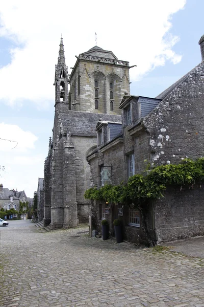 Locronan, Fransa - 13 Haziran: Saint Ronan kilisede Locronan, 13 Haziran 2015 — Stok fotoğraf