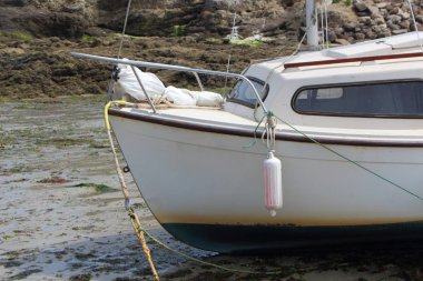 Tekne karaya Le Loch limanda çalıştırmak