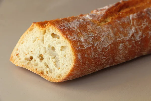 Media baguette francesa de pan —  Fotos de Stock