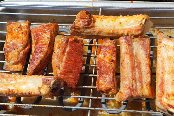 Elektrikli Barbekü domuz etinin parçası